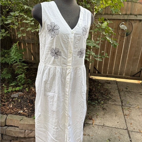 Mantles 100% Cotton White Floral Embroidered Button Down Flowy Midi Dress Medium - Picture 1 of 6